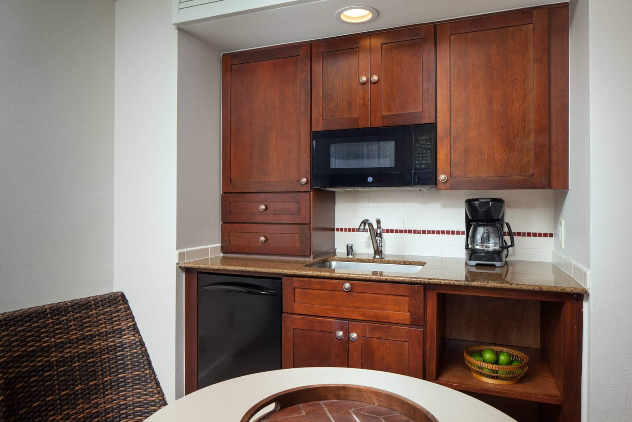 Condo in Lihue · ★4.92 · Studio · 1 bed · 1 private bath - Image 9
