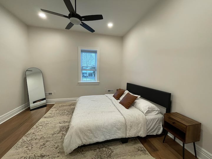 חדר שינה בקומה ראשונה