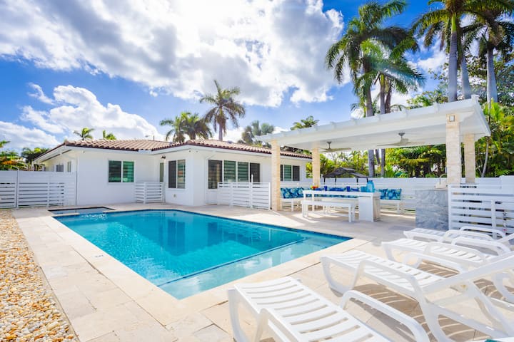 Walk To Hollywood Beach Spectacular 5br/5ba Villa