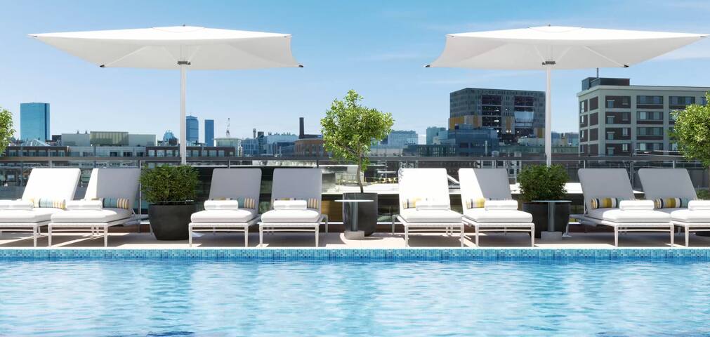 City Skyline w King Bed, Pool Gym Wi-Fi & Parking gallery image 2