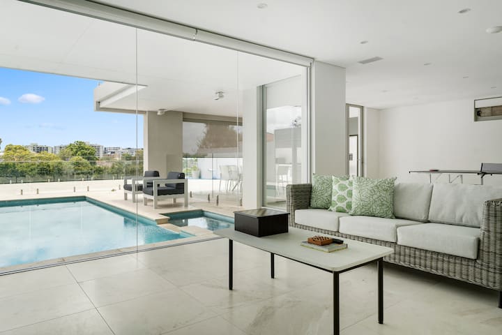 Starlight—A Slice of the Hollywood Hills in Bexley