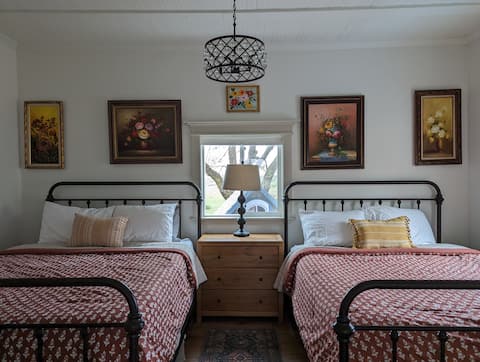 Charming Historic Homestead, 160 acres to explore