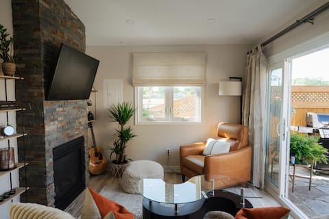 Top Airbnb: Perfect hideaway with a hot tub and a fireplace in Windsor