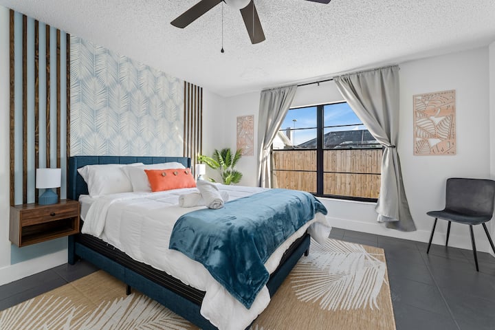 Master Bedroom (Queen)