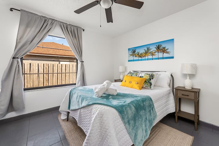 Bedroom #2: Full/Queen Bed