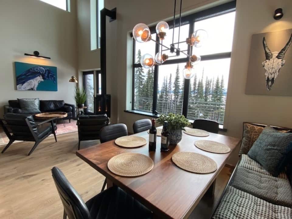 The Doctors' Inn, on Hudson Bay Mountain, Smithers, British Columbia, Canada, photo 7 of 10