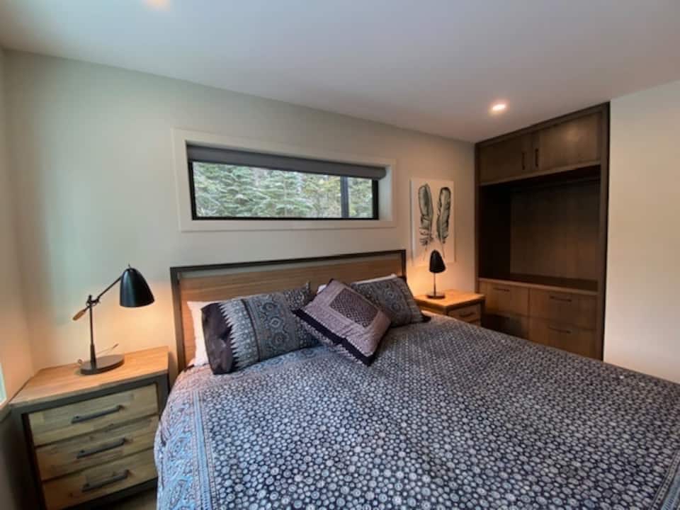 The Doctors' Inn, on Hudson Bay Mountain, Smithers, British Columbia, Canada, photo 9 of 10