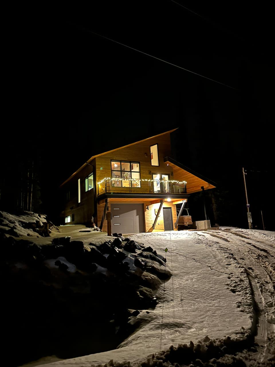 The Doctors' Inn, on Hudson Bay Mountain, Smithers, British Columbia, Canada, photo 8 of 10