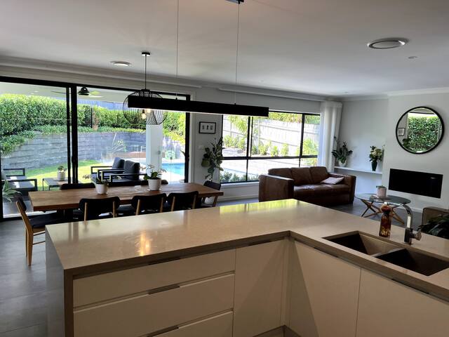 Northern Beaches Luxury gallery image 2