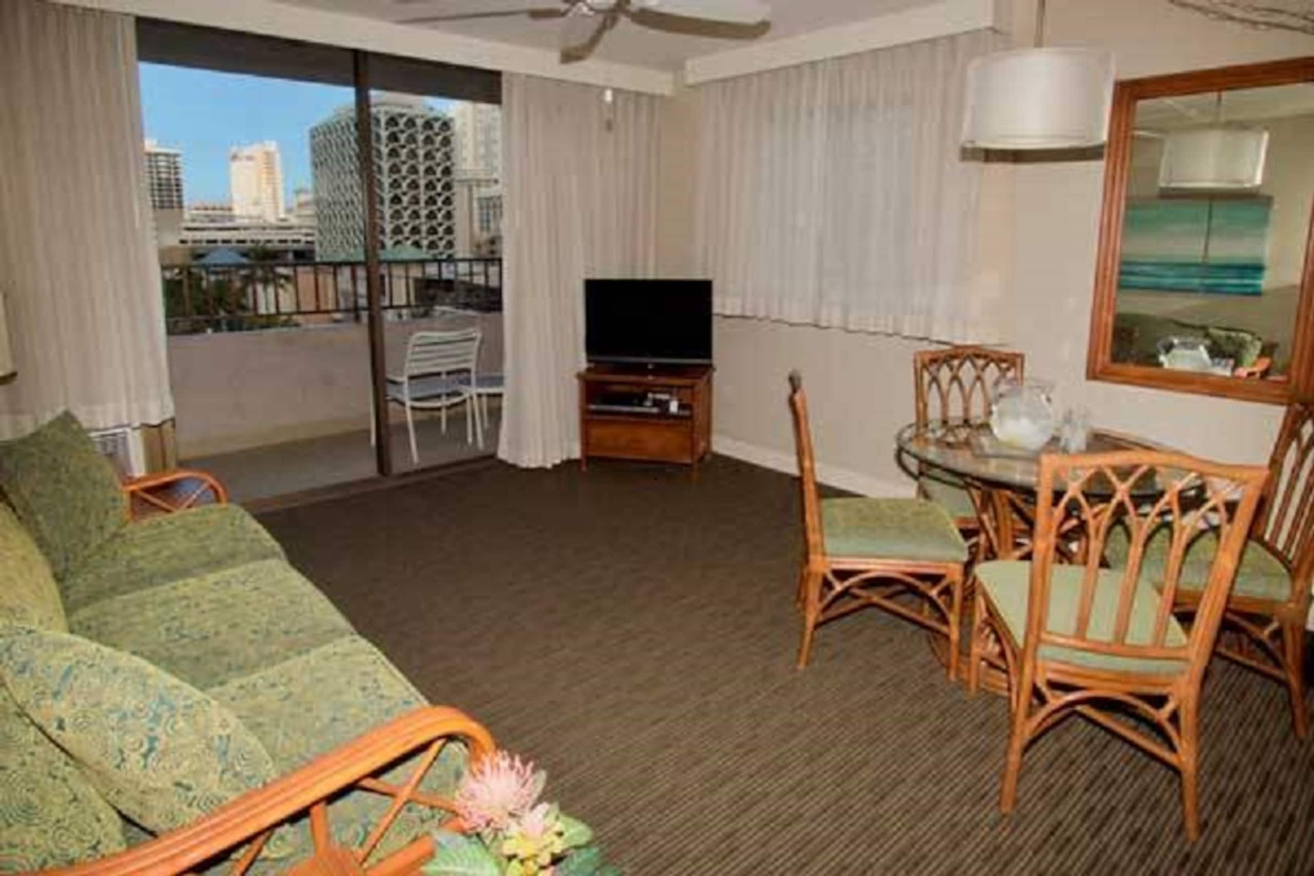FREE Parking Corner 1BR/4 in Heart of Waikiki - Photo 15