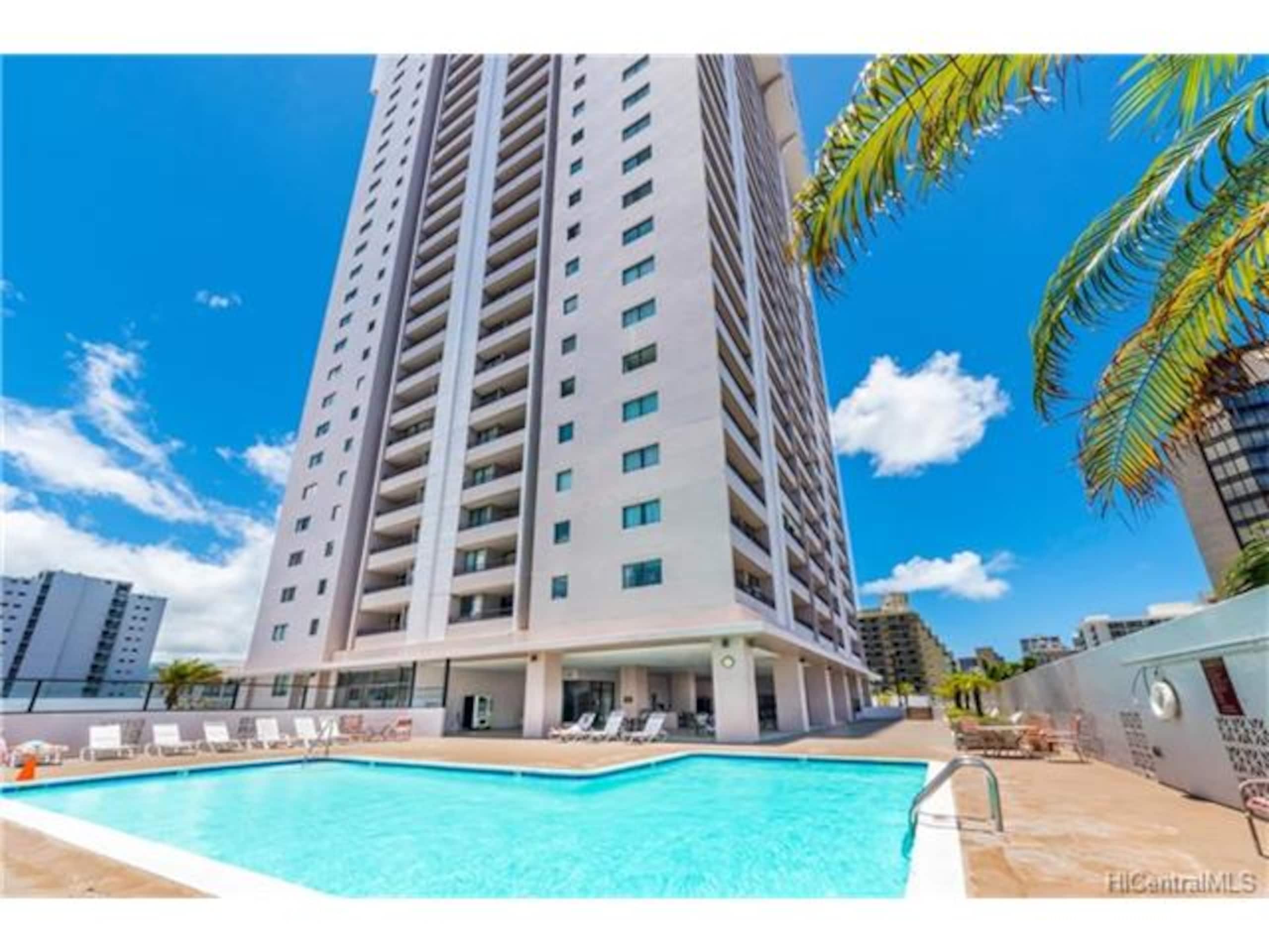 FREE Parking Corner 1BR/4 in Heart of Waikiki - Photo 6