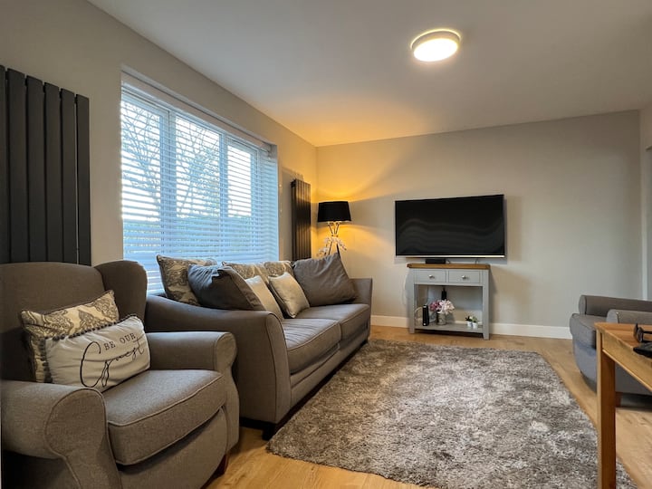 Newly Refurbished 4 Bedroom House/free Parking - Nottingham