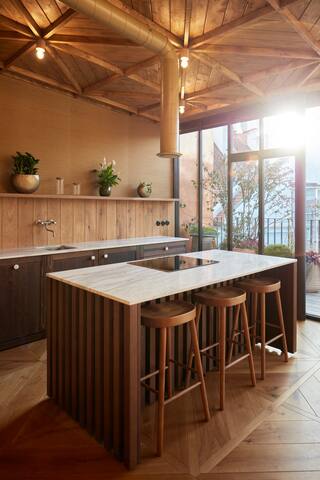 The Emerald – Joy | 2BR Top Floor Flat & Terrace gallery image 3