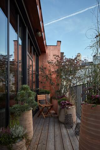 The Emerald – Joy | 2BR Top Floor Flat & Terrace gallery image 2