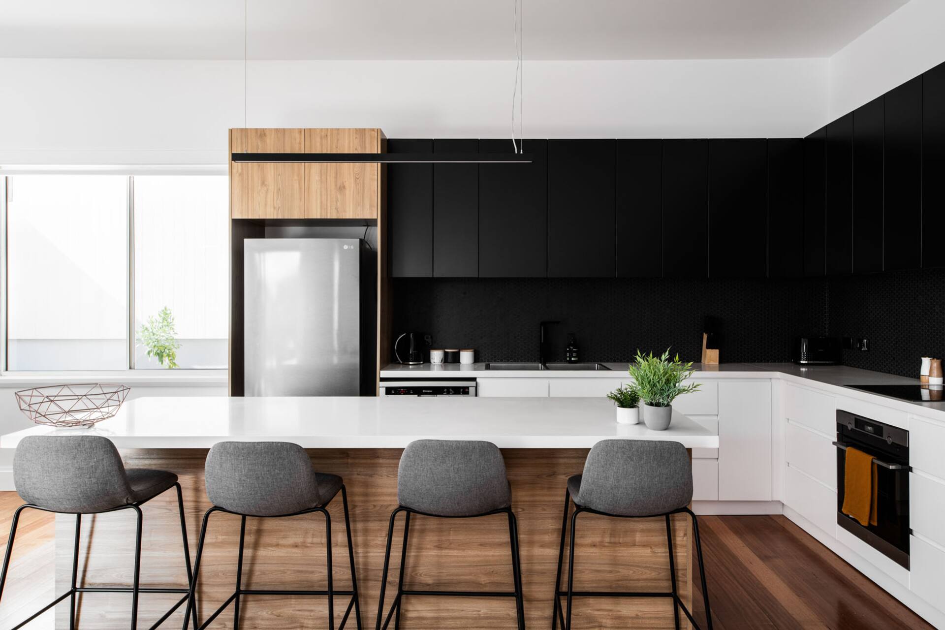 City Home on Eglington - Free WIFI