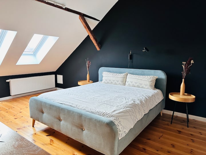 Schlafzimmer 1
