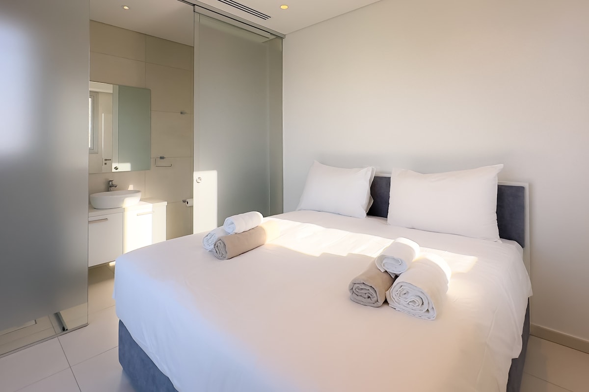 Fotografije su namijenjene u marketinške svrhe. O svakom zahtjevu za raspored kreveta potrebno je unaprijed priopćiti kako bi se smještaj pripremio u skladu s tim.