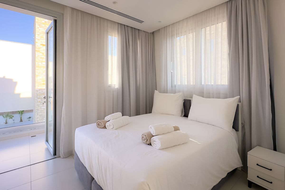 Fotografije su namijenjene u marketinške svrhe. O svakom zahtjevu za raspored kreveta potrebno je unaprijed priopćiti kako bi se smještaj pripremio u skladu s tim.