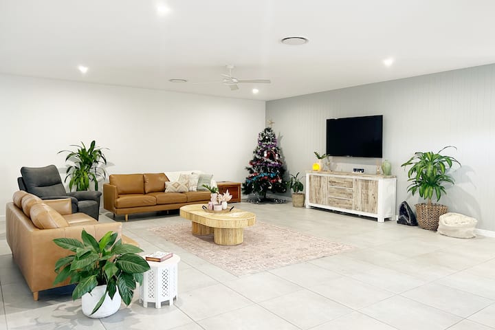 Resort Style Living On Acreage! - Springbrook National Park