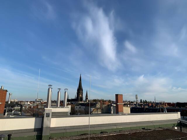 Luxury Penthouse with Panoramic 360 Views gallery image 5