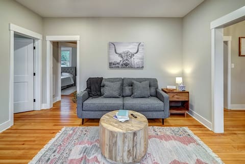 Lakeside Urban Cozy Retreat!