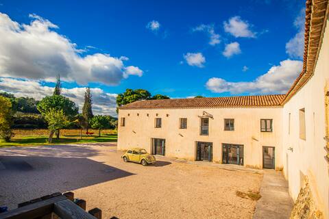 Private estate, 7 apartments, private room