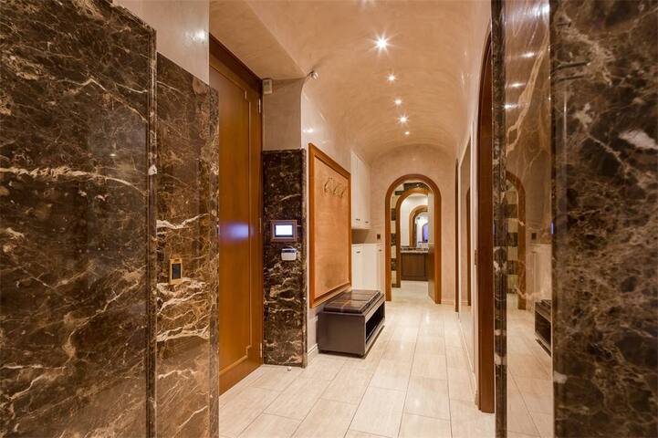 Spazioso Appartamento nel Cuore di Milano gallery image 2