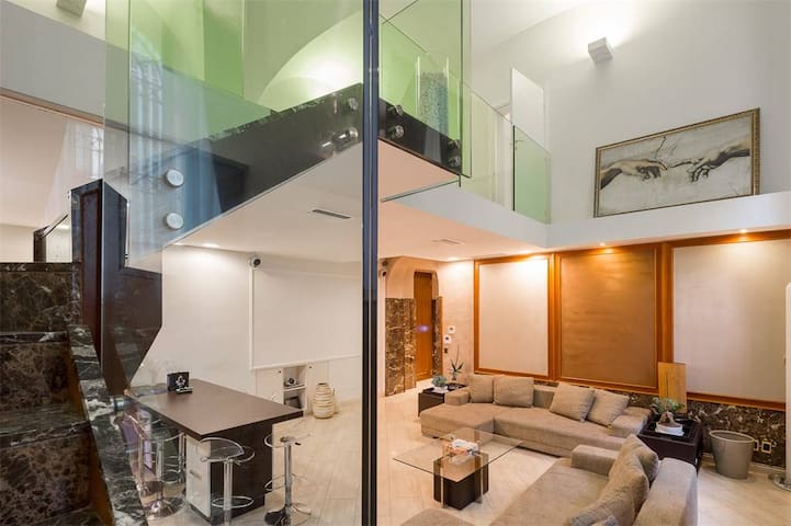 Spazioso Appartamento nel Cuore di Milano gallery image 4