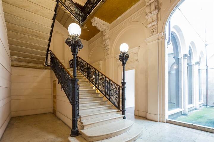 Spazioso Appartamento nel Cuore di Milano gallery image 3