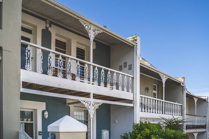 Victorian Oasis gallery image 2