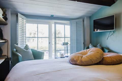 Deluxe room with private terrace & garden view