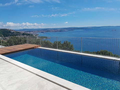 Annuncio Airbnb popolare: Villa with heated pool and breathtaking view a Trieste