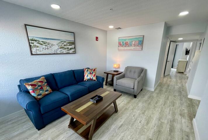 #300 Beachside 2BR apt, rooftop pool! gallery image 2