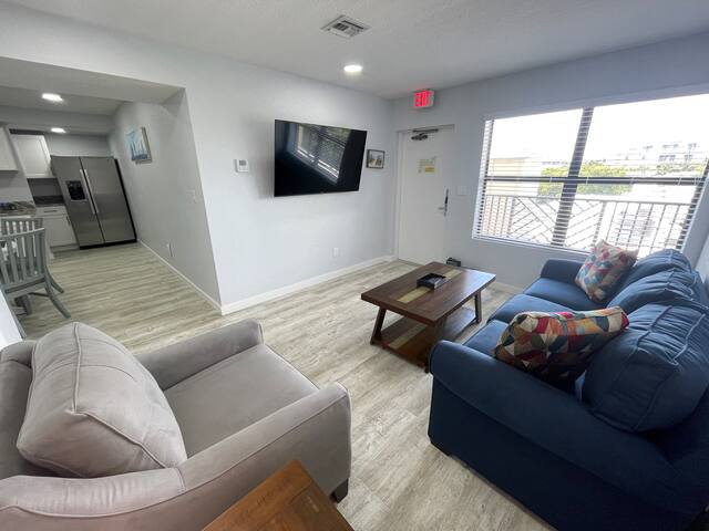 #300 Beachside 2BR apt, rooftop pool! gallery image 3