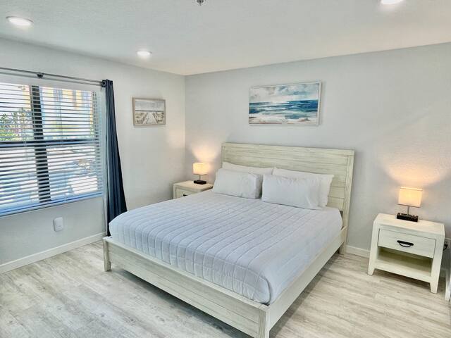 #300 Beachside 2BR apt, rooftop pool! gallery image 4