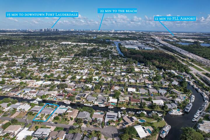 Upscale FL Waterfront Heaven, Heated Pool, Jacuzzi gallery image 3