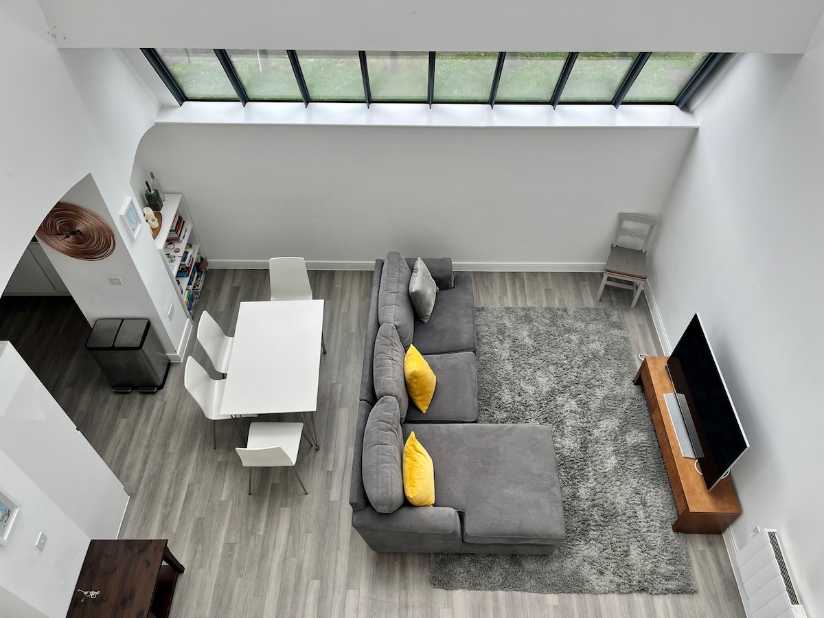 Stylish Unique 2 Bed Duplex Apartment with Parking Flats for Rent in