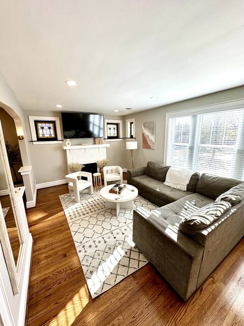 Homey Duplex I Centrally Located