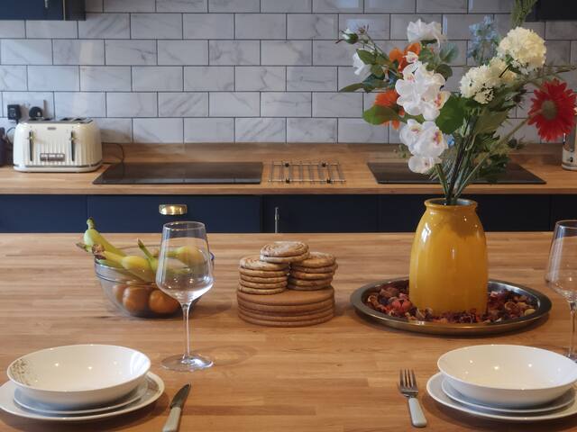 Newly Renovated 5 Bed + 5 Bath! gallery image 4