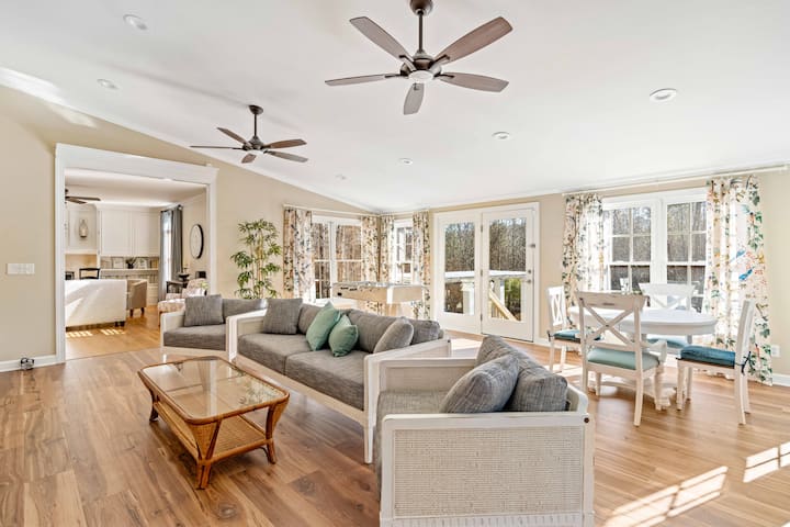 Paradise Getaway With Hot Tub & Attached Gazebo! - Raleigh, NC