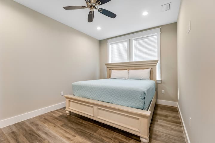 Upstairs King Bedroom 