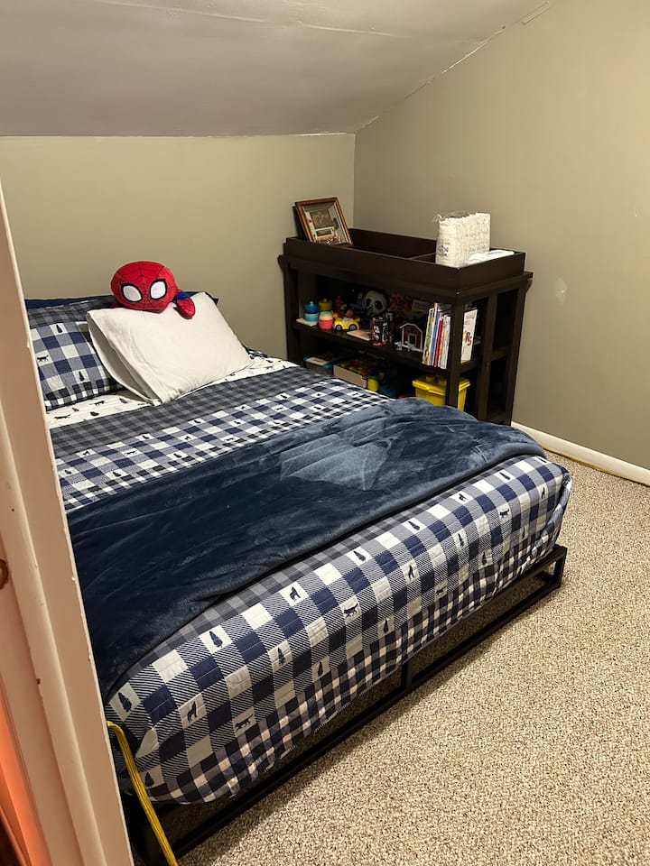 Секундарна спална соба покрај главната спална соба