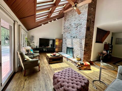 Woodland Retreat w/Fireplace - Quiet & Cozy