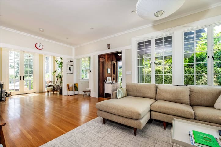 Modern Craftsman 3 Bedroom Home w/ Teak Hot Tub gallery image 3