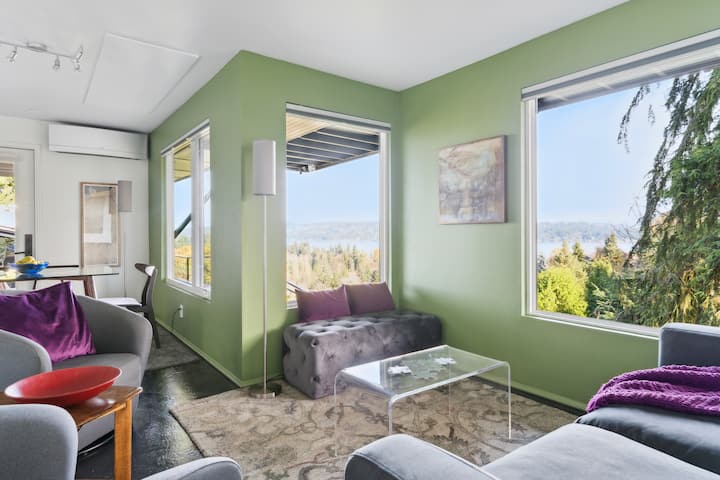 Თვალწარმტაცი ხედები ყველა ოთახიდან, რომელიც გარედან შიგნიდან გადმოაქვს ნამდვილი „თანამედროვე“ საცხოვრებელი ფორმით.