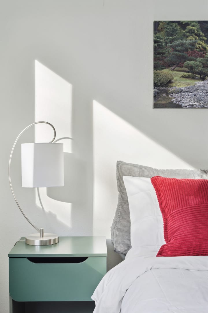 Მზე შემოდის მეორე „წინა“ საძინებელში.