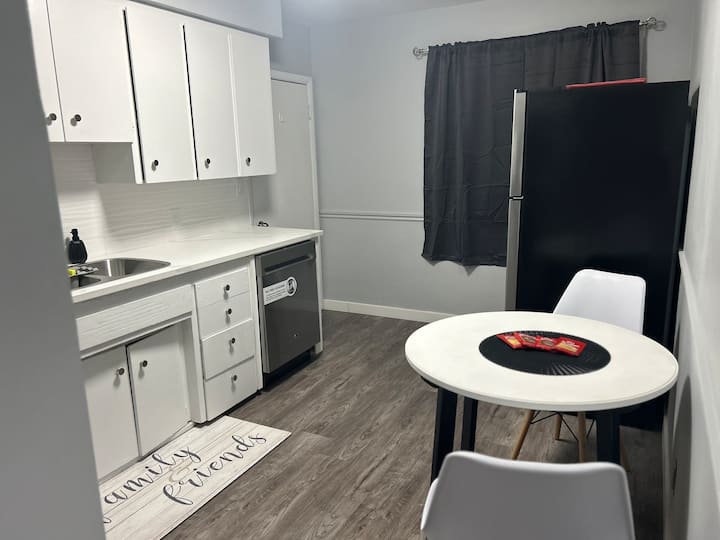 Cute Highland Park Entire Unit B - Calgary