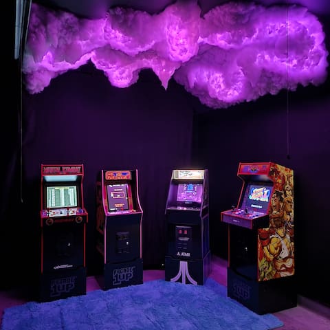 (Midterm) 5BD 3BA – Pool•HotTub•Arcade•Theater gallery image 2