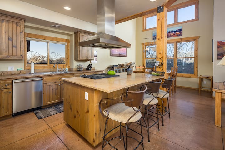Vacation Rental Collective- Moab Collection managed Airbnb listing 3