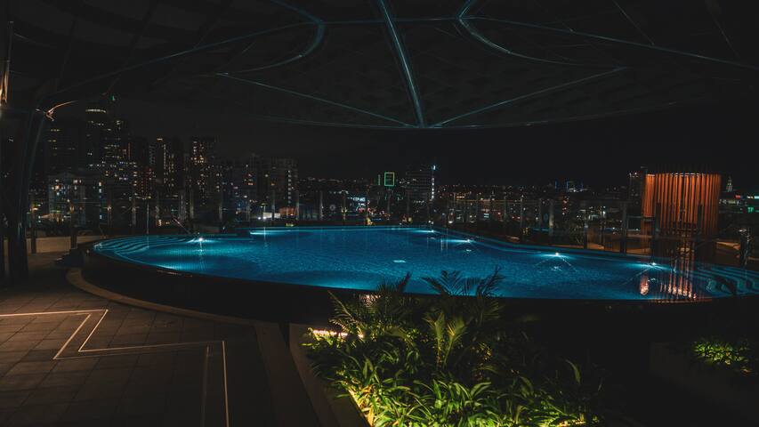 Glamorous Sky high Apartment gallery image 3